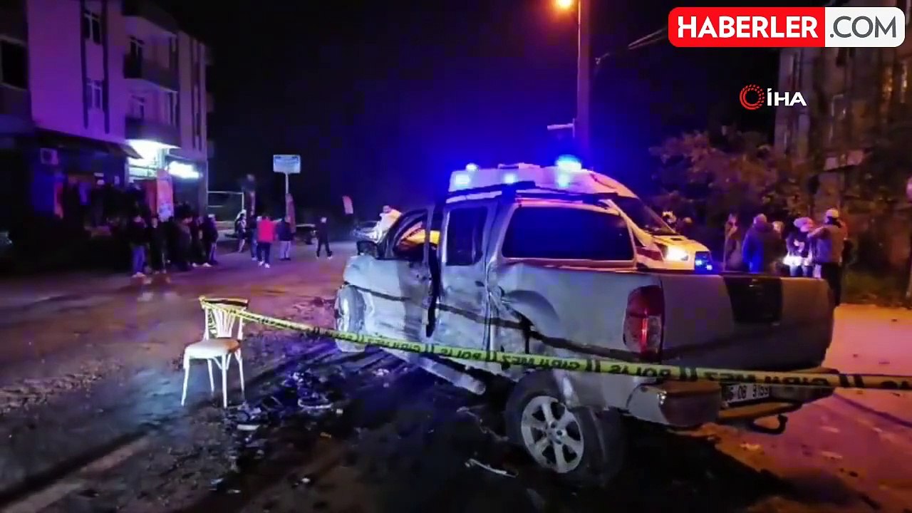 Sakarya'da ambulans ve üç aracın karıştığı zincirleme kaza kamerada: 1 ölü, 3 yaralı