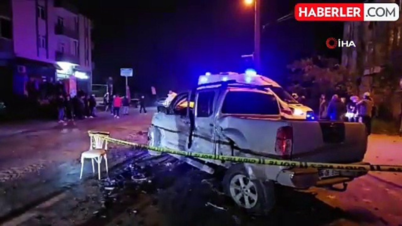 Sakarya'da ambulans ve üç aracın karıştığı zincirleme kaza kamerada: 1 ölü, 3 yaralı