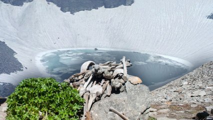 Hồ Roopkund: Bí ẩn hồ nước trên núi băng Himalaya chứa hàng trăm bộ xương người