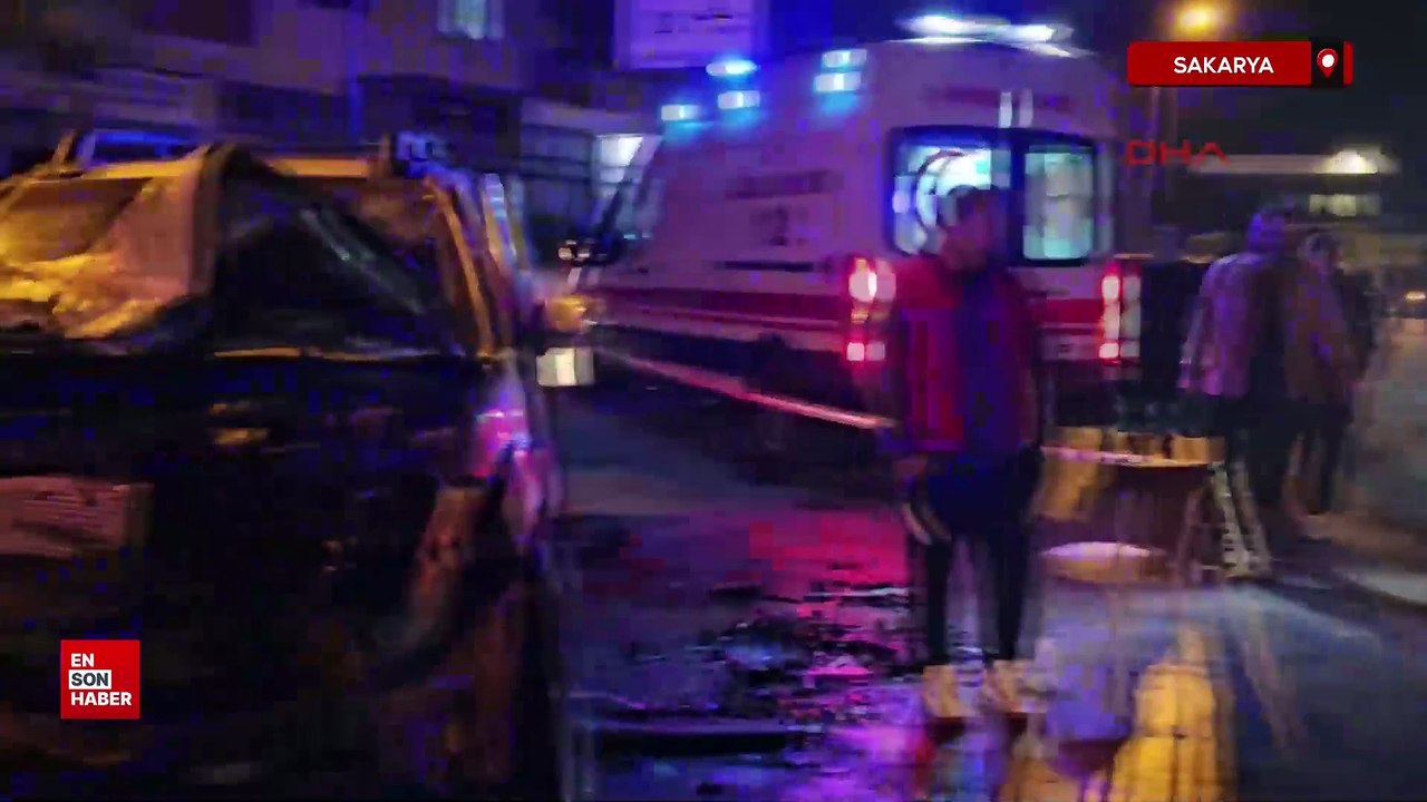Sakarya'da ambulansın da karıştığı zincirleme kaza meydana geldi