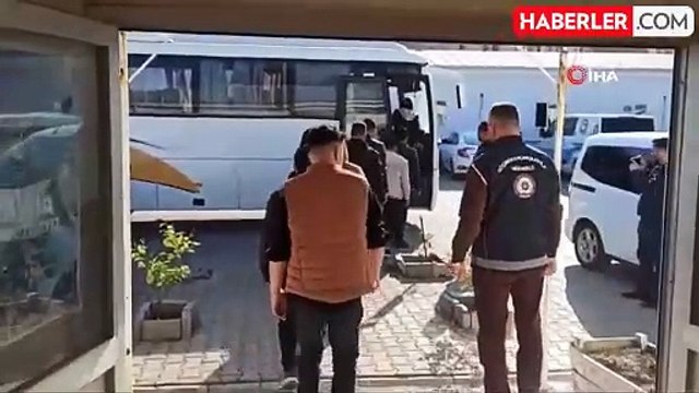 Osmaniye'de Durdurulan Otobüste 10 Kaçak Göçmen Yakalandı