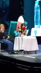 Ketika Lisa BLACKPINK Cobain Makanan Lokal Singapore