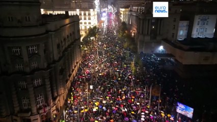 Exigen la dimisión del primer ministro tras un derrumbe mortal y sospechas de corrupción en Serbia