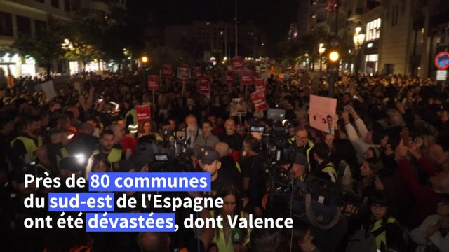 Inondations en Espagne: des dizaines de milliers de personnes en colère dans la rue à Valence