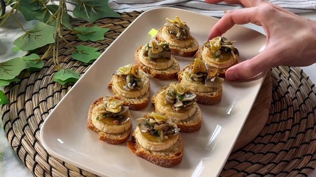 Canapé de queso de cabra con champiñones