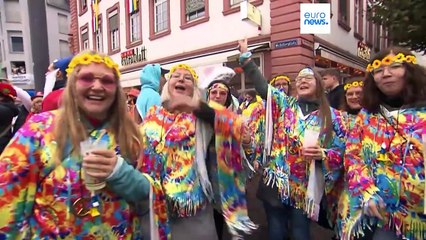 Germania, parte la stagione del carnevale: in migliaia per le strade a Colonia