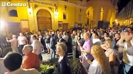 Chieti, Di Primio e i suoi sostenitori intonano l'inno