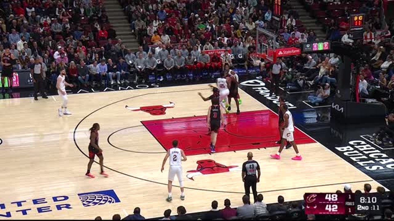 Mitchell scores 36 as Cavs beat Bulls to maintain unbeaten start