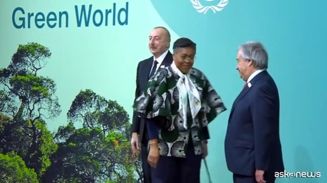 Clima, foto di famiglia dei leader mondiali a Baku: al via la Cop29