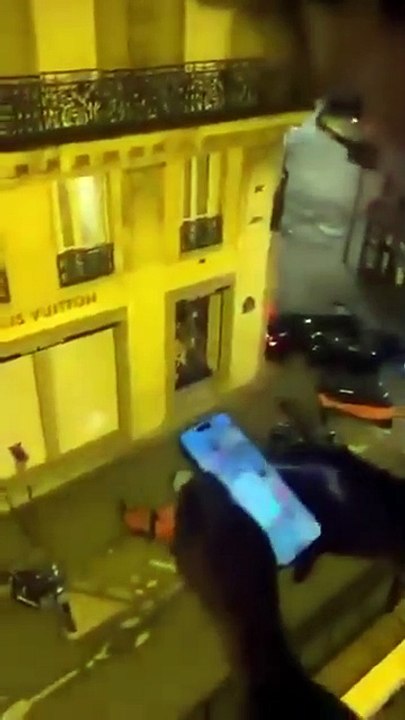 Regardez les images du braquage hier matin de la boutique Louis Vuitton sur le boulevard Saint-Germain à Paris après avoir été attaquée à la voiture-bélier - VIDEO