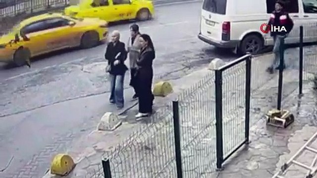 Beyoğlunda Türkmenistanlı kadın turiste kapkaç kamerada