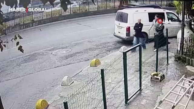 Beyoğlu'nda Türkmenistanlı kadın turiste kapkaç: Kameraya saniye saniye yansıdı