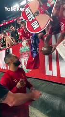 "بلدياتي وأنا معرفكش؟".. رد فعل محمد صلاح بعد مقابلة مشجع مصري من نجريج 😂🇪🇬