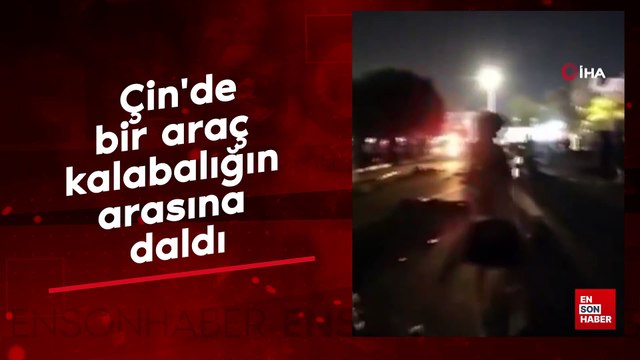 Çin'de bir araç kalabalığın arasına daldı