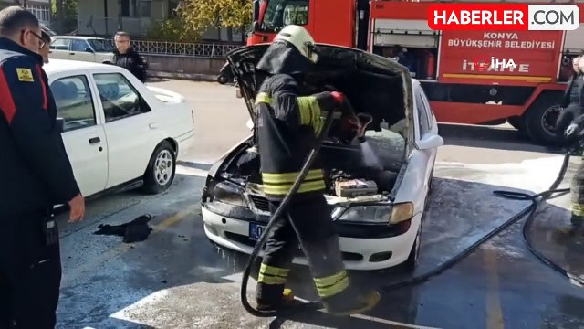 Konya'da Park Halindeki Otomobilde Yangın Çıktı