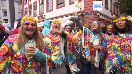 Milhares de mascarados no início da época do Carnaval na Alemanha