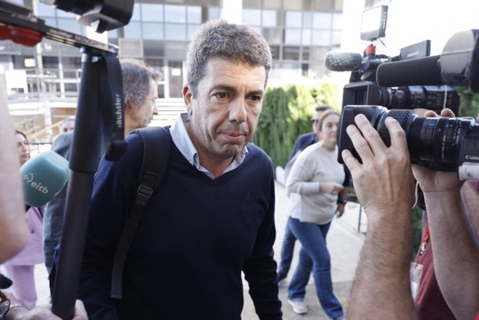 Mazón anuncia medidas rápidas en impuestos y 20 millones para despejar caminos rurales