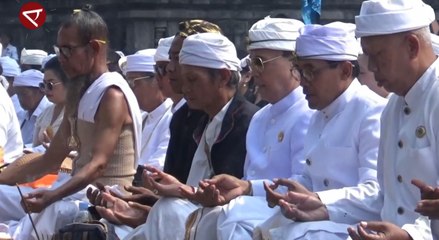 Umat Hindu peringati berdirinya Candi Prambanan dengan ritual Abhiseka