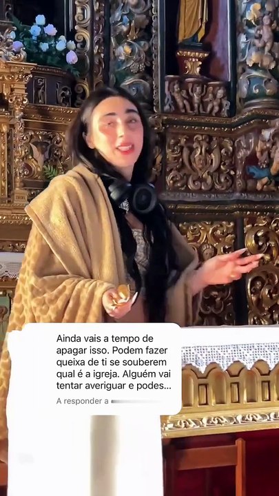 Marie responde a críticos com vídeo ousado no altar da igreja.