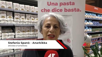 Violenza sulle donne, Anarkikka (fumettista): “Una borsa, una vita. La shopper che può salvare”