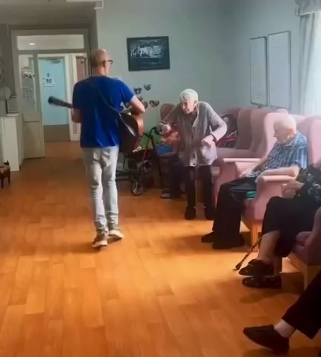 “Aimes-tu la vie ? Alors ne gaspille pas ton #temps, car il est l’essence de la vie, jeune homme. Laisse faire le #karma et savoure ta vie.” M’a-t-elle dit avant d’éclater de rire et de danser à nouveau. #lavie