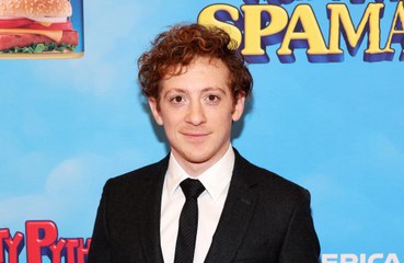 Ethan Slater cree que Ariana Grande es una intérprete 'increíble'