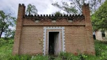 QUEM ERA??? ALGUÉM ME ESPERAVA NO CASTELO ABANDONADO - ANTES DISSO, EXPLOREI DUAS CASAS