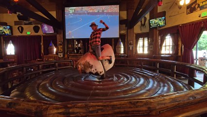 🇺🇸 I Rode the Mechanical Bull at Saddle Ranch Chop House – Epic Fail or Victory? Find Out!