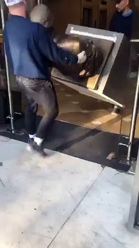 Removieron un busto de Néstor Kirchner de una dependencia oficial