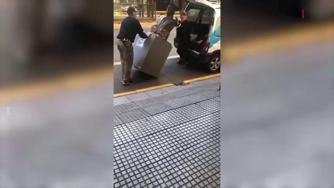 Retiran el busto de Néstor Kirchner del edificio central de ANSES