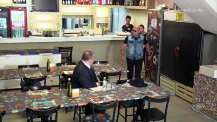 Jacquin conhece JC e logo dá bronca: "Pode fechar este restaurante"
