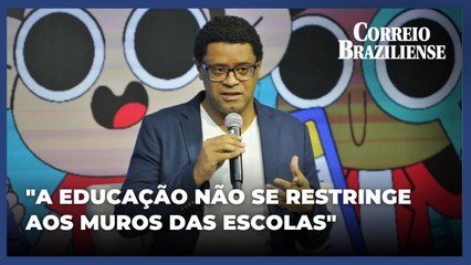 "A educação não se restringe aos muros das escolas", afirma professor