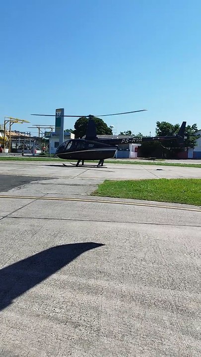 Robinson R66 decolando