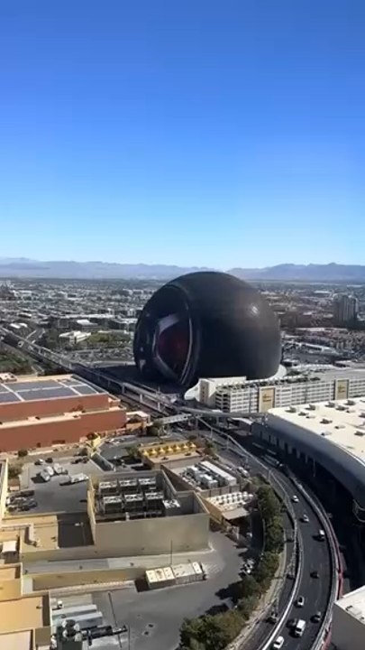 The Sphere advertising F1. 🏎️🏁🛞