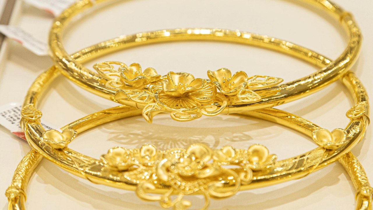 Cập nhật: Giá vàng thế giới tiếp tục giảm mạnh, đã trượt khỏi mốc 2.600 USD/ounce | VTC Now