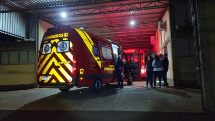 Bebê de 2 anos se engasga com macarrão e pais levam criança até os bombeiros