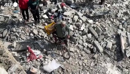 Gaza, le macerie dopo l'ultimo attacco israeliano su Jabalia
