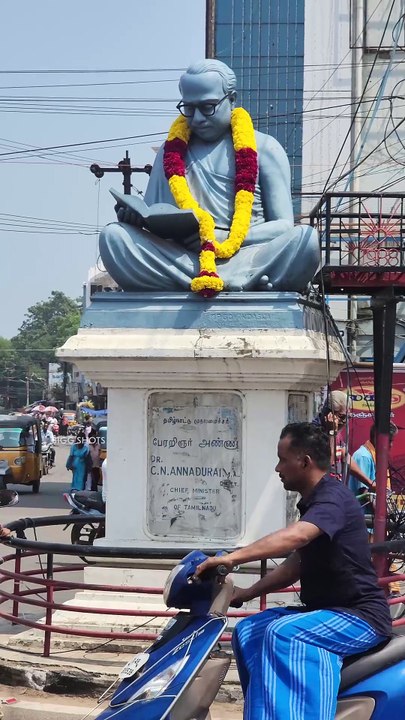 இந்த மாதிரி சிலை வேற எங்கயும் கிடையாது😱!! 1968-ல் அறிஞர் அண்ணா CM-ஆக இருந்த போது வைக்கப்பட்ட சிலை💥!! | Thanjavur Old Bustand