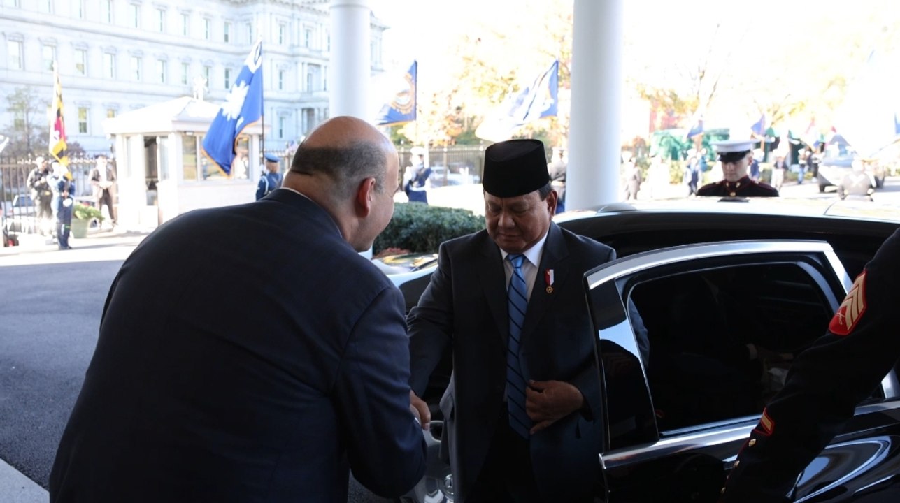 Momen Prabowo Disambut Jajar Kehormatan Tentara AS di White House