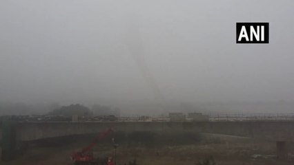 Delhi Weather Updates: गहरे धुंध के आगोश में दिल्ली, AQI बेहद ही खराब