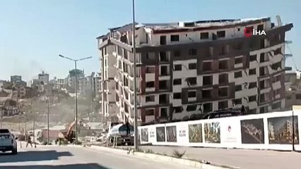 Hatay'da yıkımın dramatik anları! 9 katlı binalar bir dokunuşla çöktü