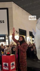Karine Le Marchand illumine le village de Noël McArthurGlen Paris-Giverny
