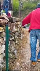 Quand le mentor se fait connaitre et vient, lui-même, à domicile, pour menacer le propriétaire.