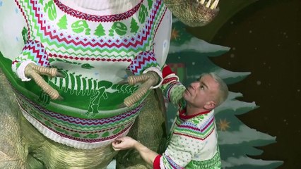 Τυραννόσαυρος Rex ντυμένος....Άη Βασίλης