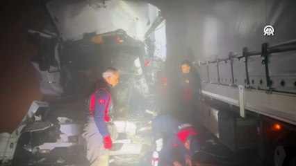 Babasının kullandığı TIR'a arkadan çarpan sürücü öldü