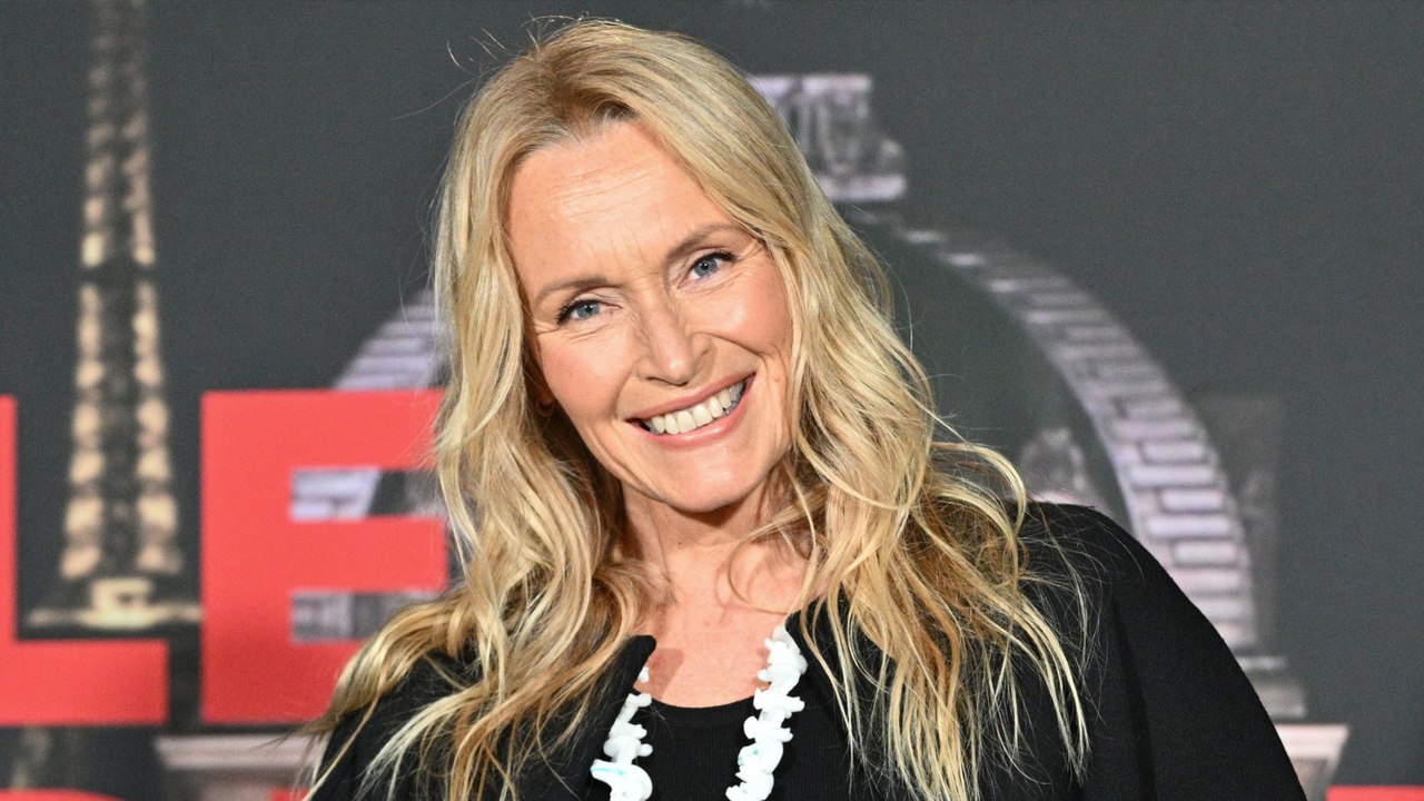 GALA VIDEO - PHOTO - Estelle Lefébure de sortie avec ses enfants et son petit-fils : leur journée féerique dans un parc d’attractions