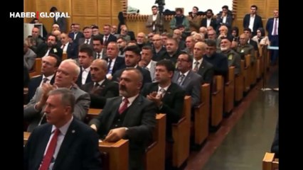 Ahmet Davutoğlu, kürsüde hüngür hüngür ağladı: "Bunların hesabını nasıl vereceğiz"