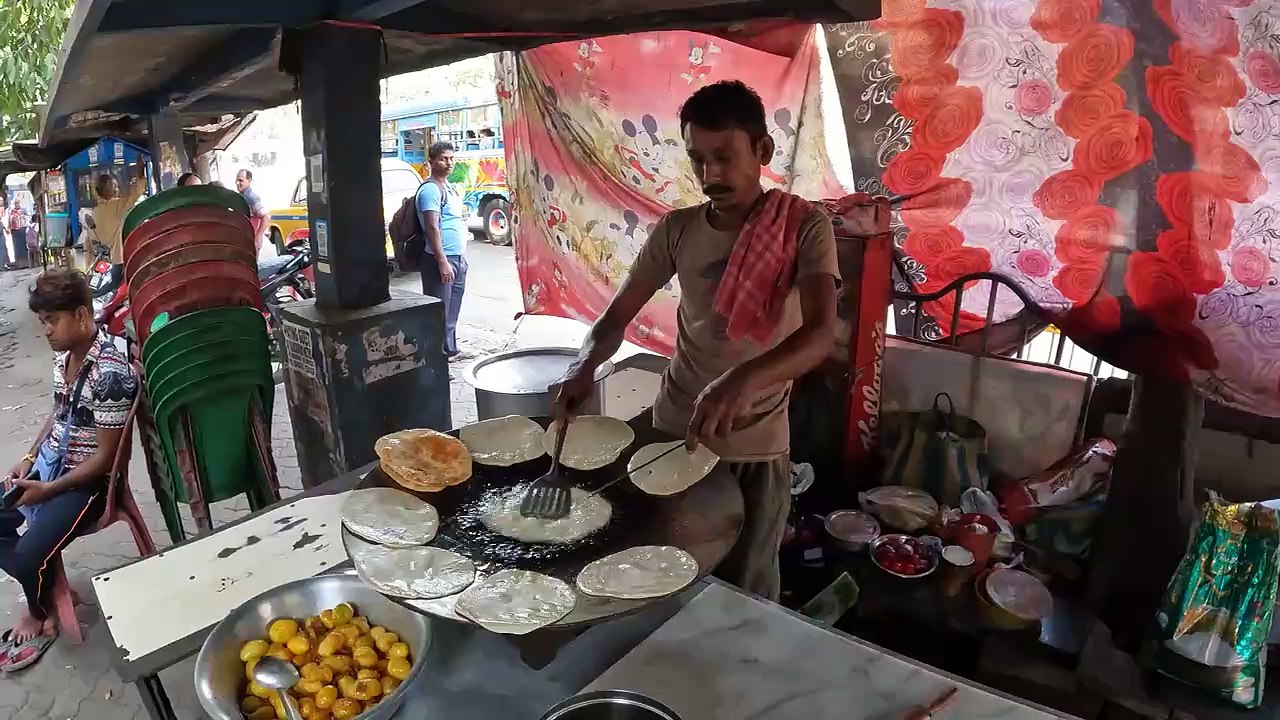 12₹ Only Paratha Aloo Dum Egg Curry with Unlimited Ghugni _ Cheapest Indian Street Food