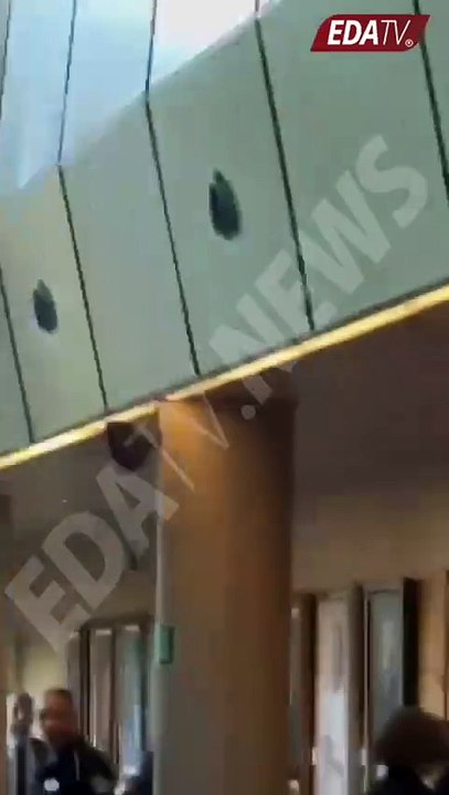 Vean cómo han escondido a Begoña Gómez de la prensa en su 'paseíllo' en la Asamblea