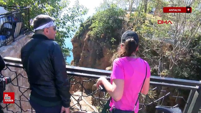 Antalya'da düşürdüğü telefonu almak isterken indiği falezlerde mahsur kaldı